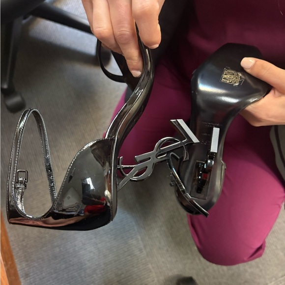 Saint Laurent Glossy Black Heels - Picture 4 of 7